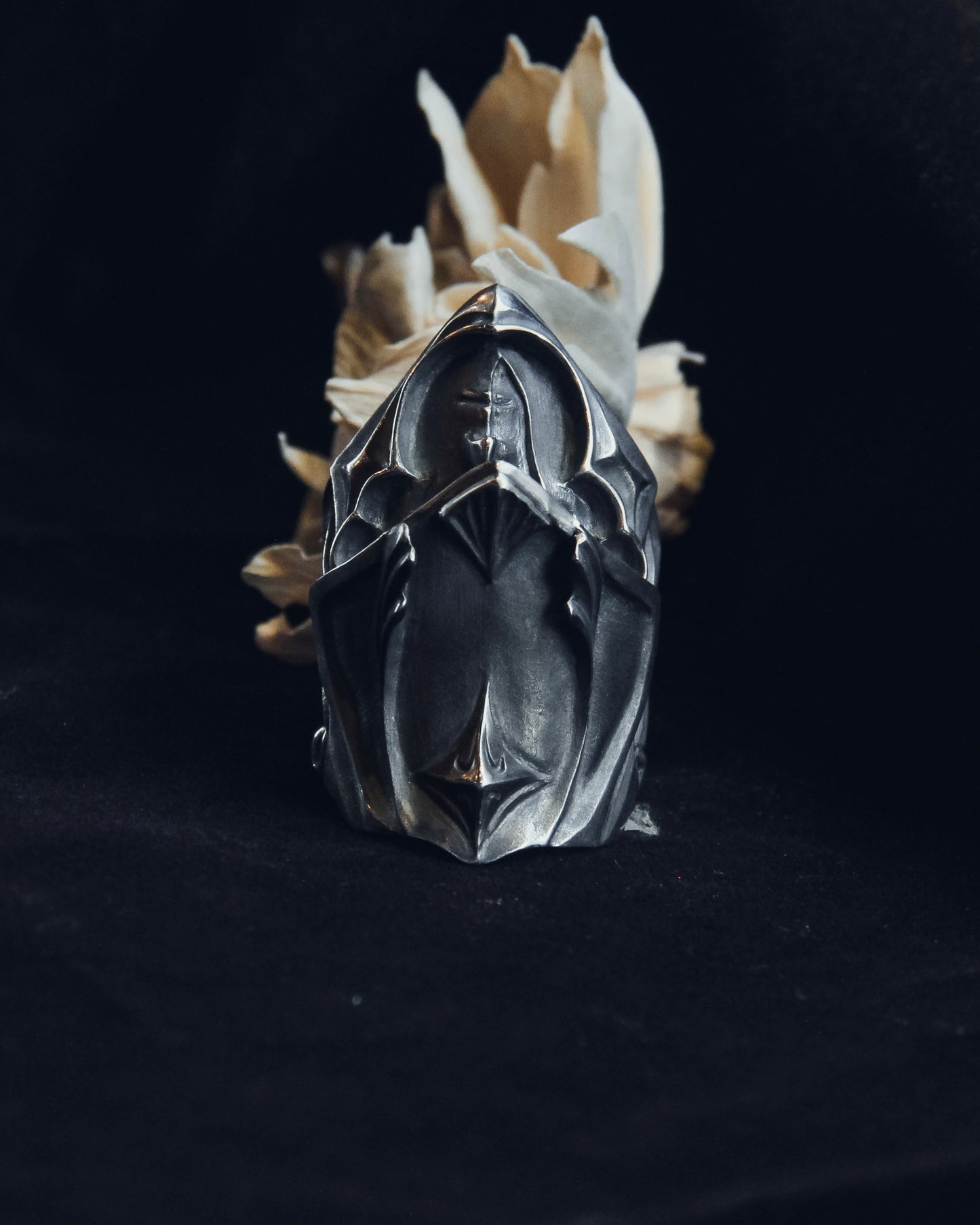殞盔